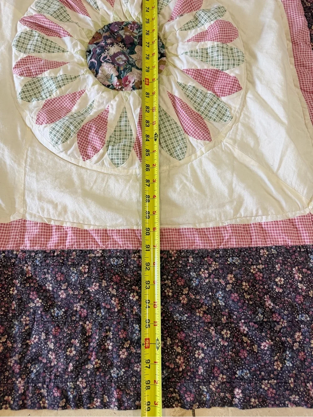 Vintage King Dalia Medallion Quilt, Handcrafted & Machine Made Farmhouse Cottage